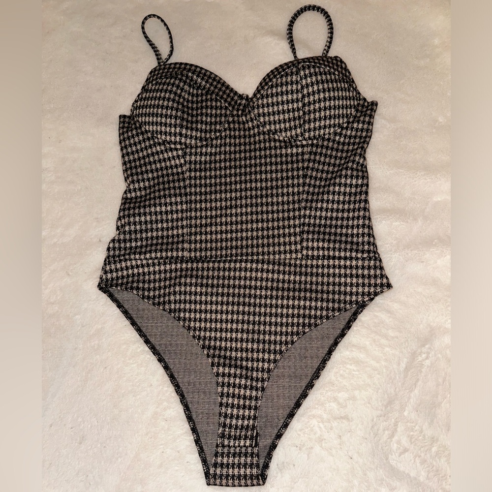 Haute Monde Black & White Plaid Houndstooth Spaghetti Strap Bodysuit